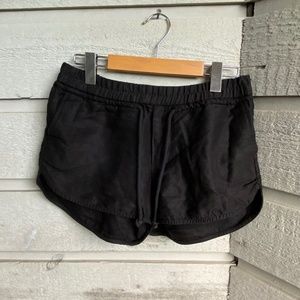 aritzia | habitus shorts | linen blend | black